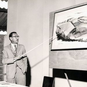 John Cotrim apresenta o projeto da Hidreltrica de FURNAS em conferncia no canteiro de obras do empreendimento - Janeiro 1959 - 